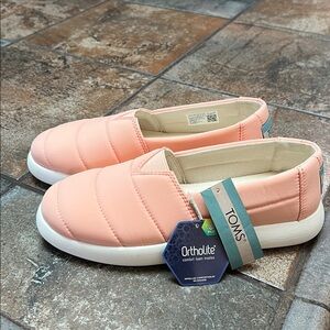 NWT TOMS Alpargata Mallow slip-ons in Dusty Pink, women’s size 7
